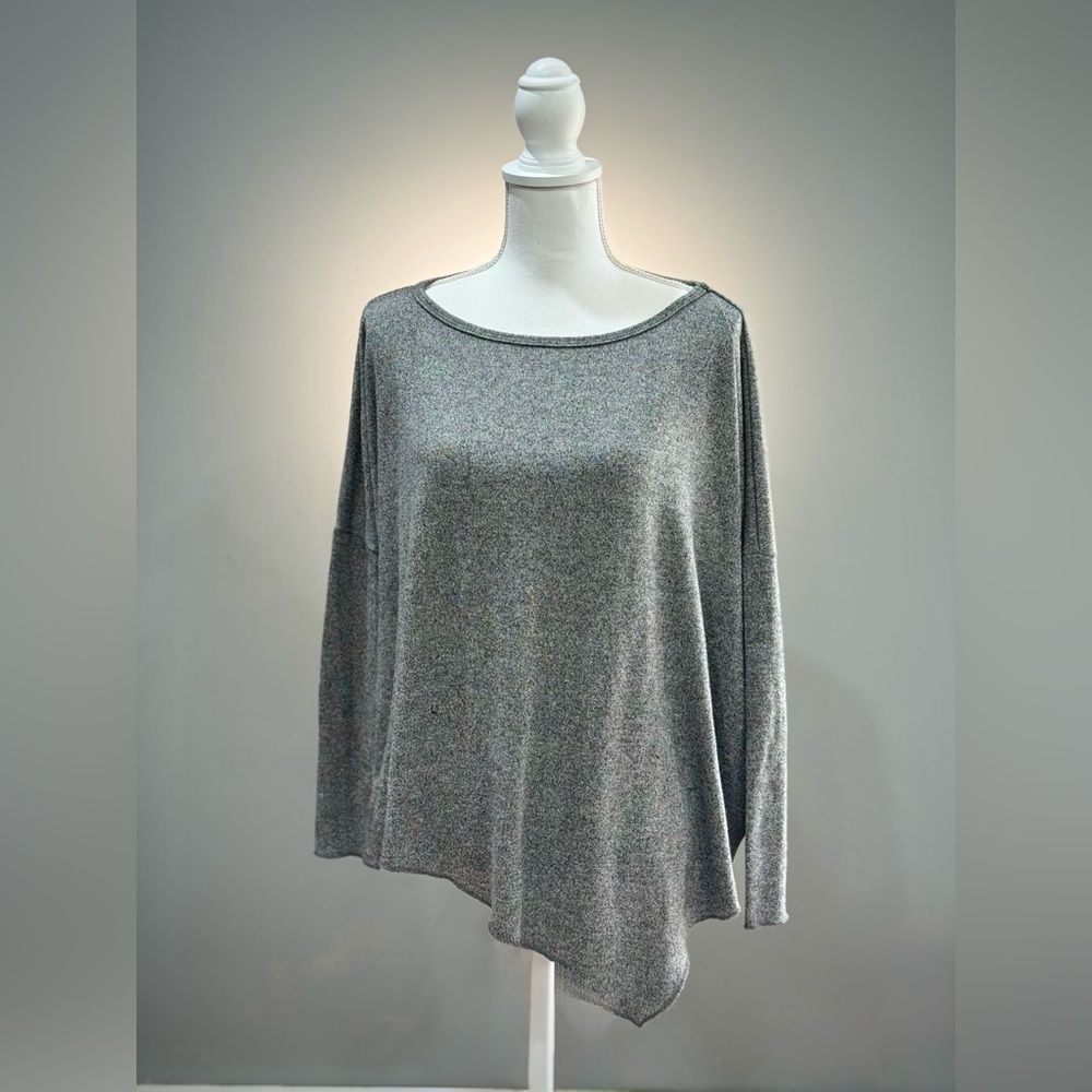 SALE! Gray GO Couture Wide Fit Sweater Size M EUC